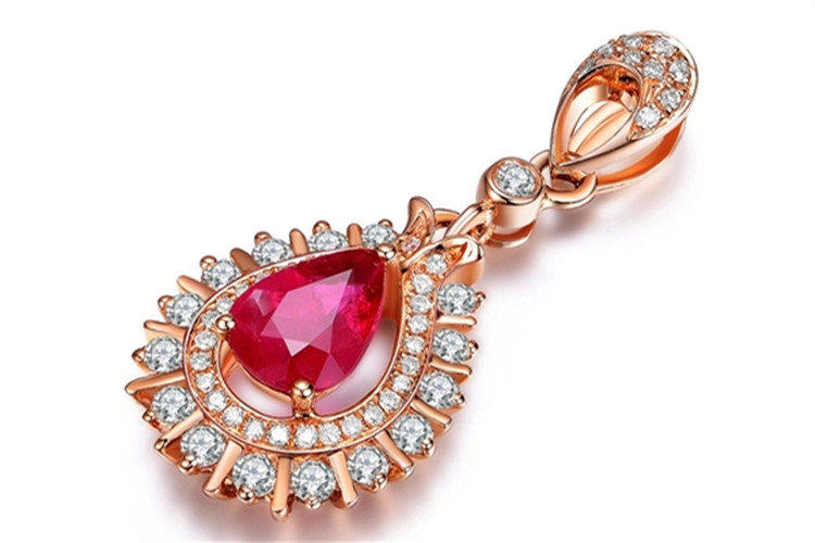 佐卡伊珠寶 白18K金天然紅寶石鉆石項(xiàng)鏈的璀璨魅力