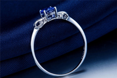 定制專屬璀璨 佐卡伊珠寶白18K金藍寶石鉆石戒指賞析
